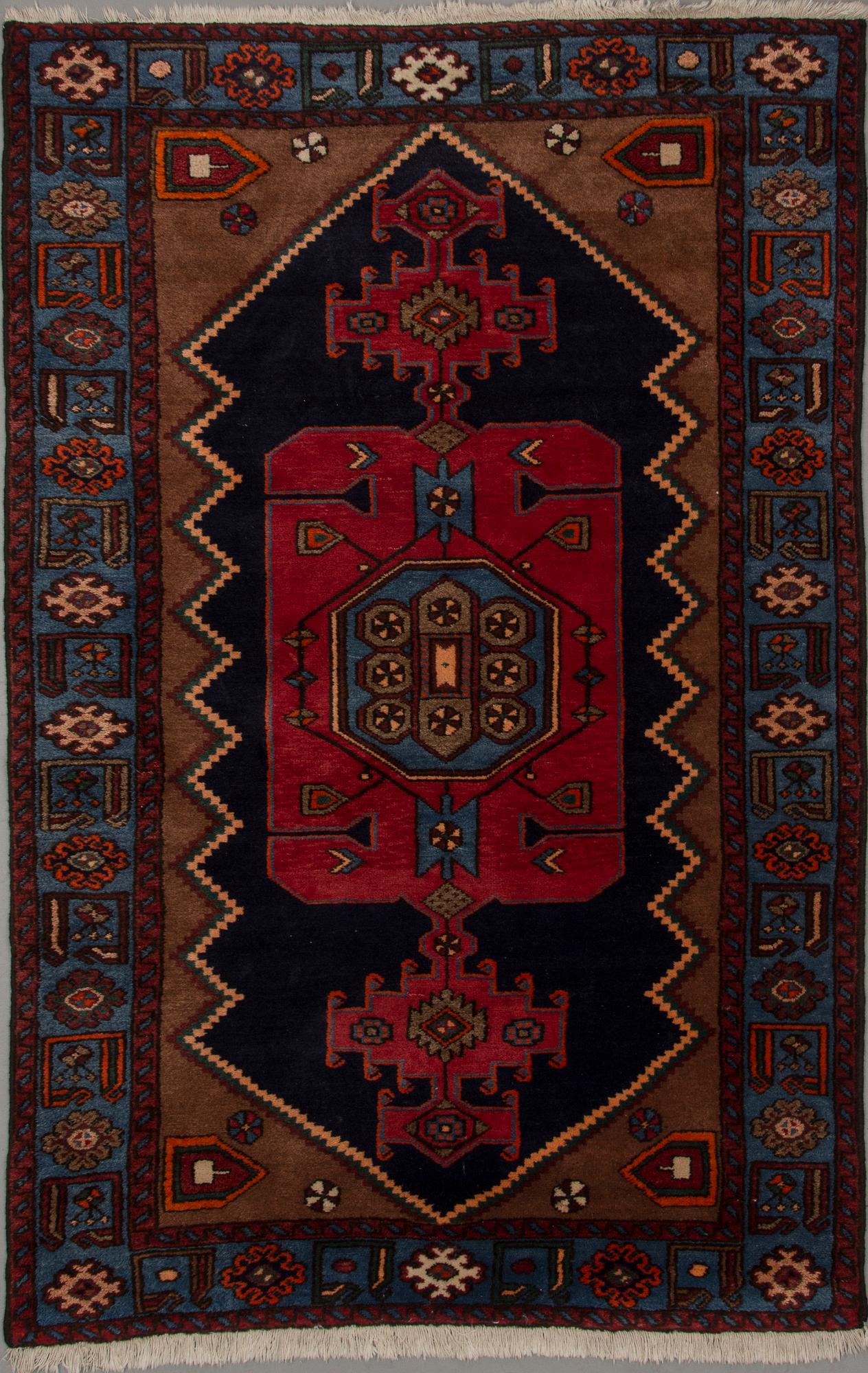 MATTA, orientalisk. Ca 196x128 cm.