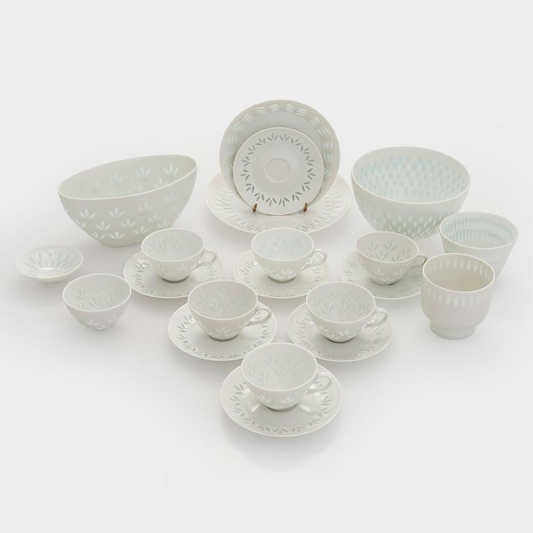 Friedl Holzer-Kjellberg, a 14-piece rice grain porcelain espresso service, signed F.H.Kj Arabia Finland.
