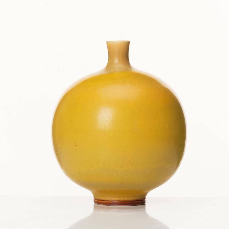 Berndt Friberg, a stoneware vase, Gustavsberg studio, Sweden 1975.