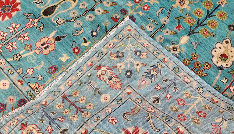 A carpet, Ziegler design, approx. 311 x 200 cm.