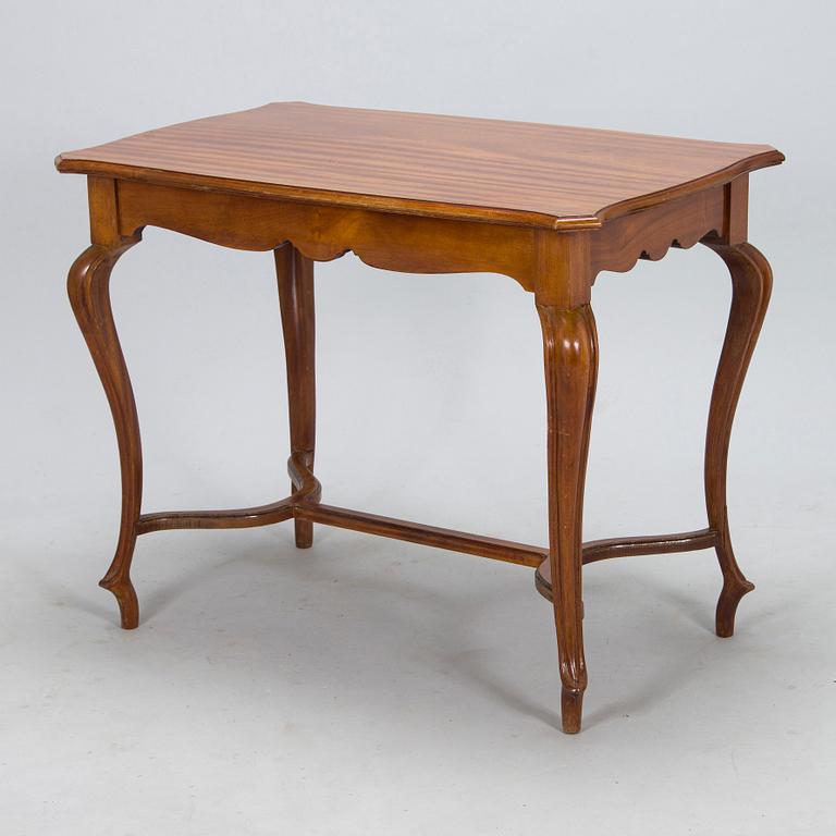 An eight piece Art Nouveau lounge suite in mahogany, Belgium/Netherlands, early 20th century.