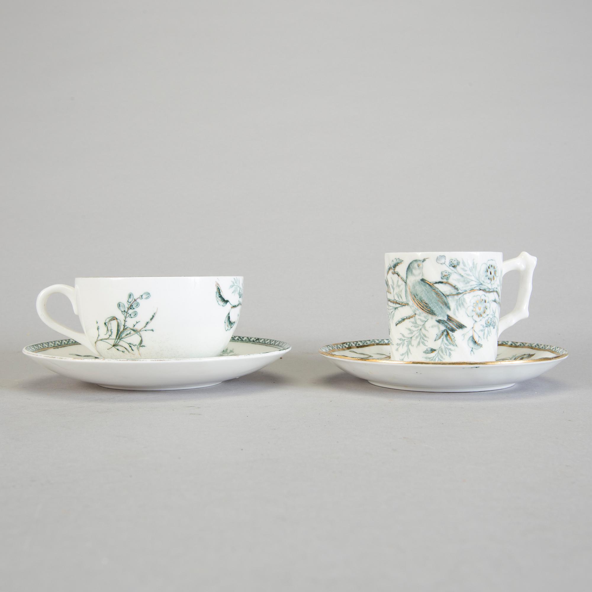 KAFFEKOPPAR MED FAT, 8 st och MOCKAKOPPAR MED FAT, 4 st, porslin. Wexiö Guld, Gustavsberg. I produktion 1892-1939.