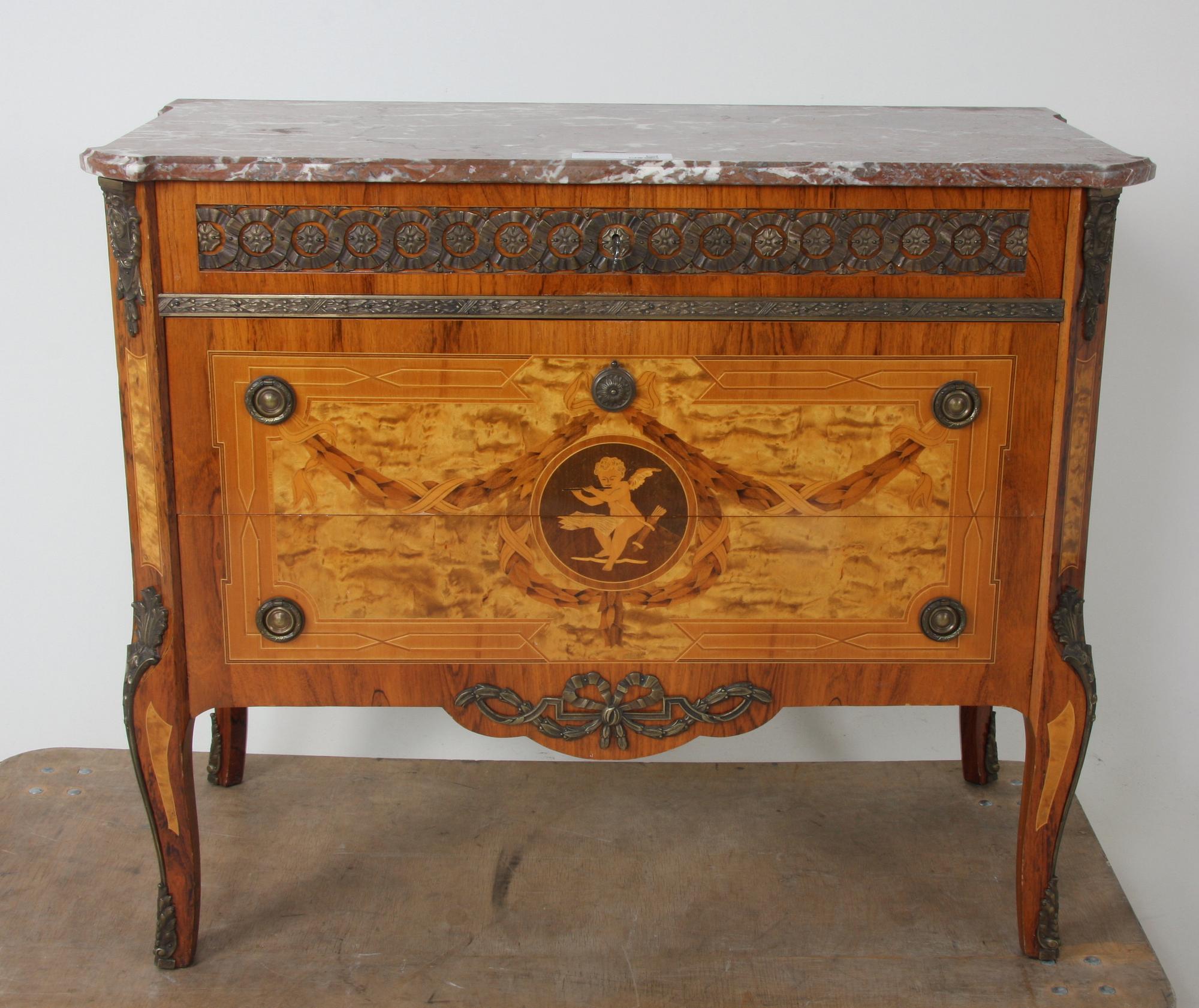 BYRÅ, gustaviansk stil, 1900-talets andra hälft.