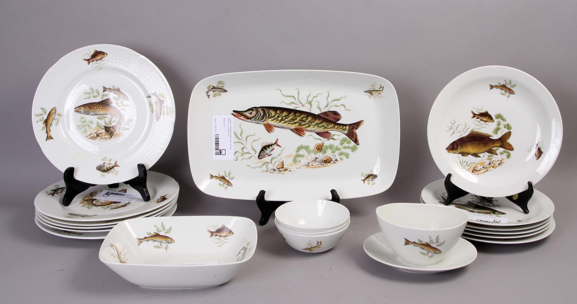 FISKSERVISDELAR, 18 delar. Porslin, bl.a Rörstrand.