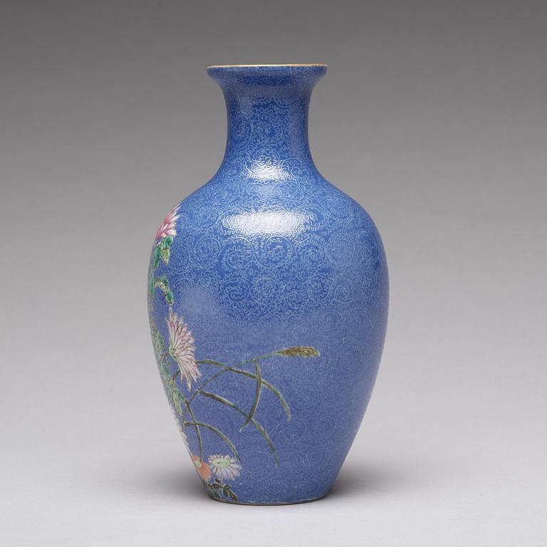 A Chinese sgrafitto vase, Republik, 20th Century.
