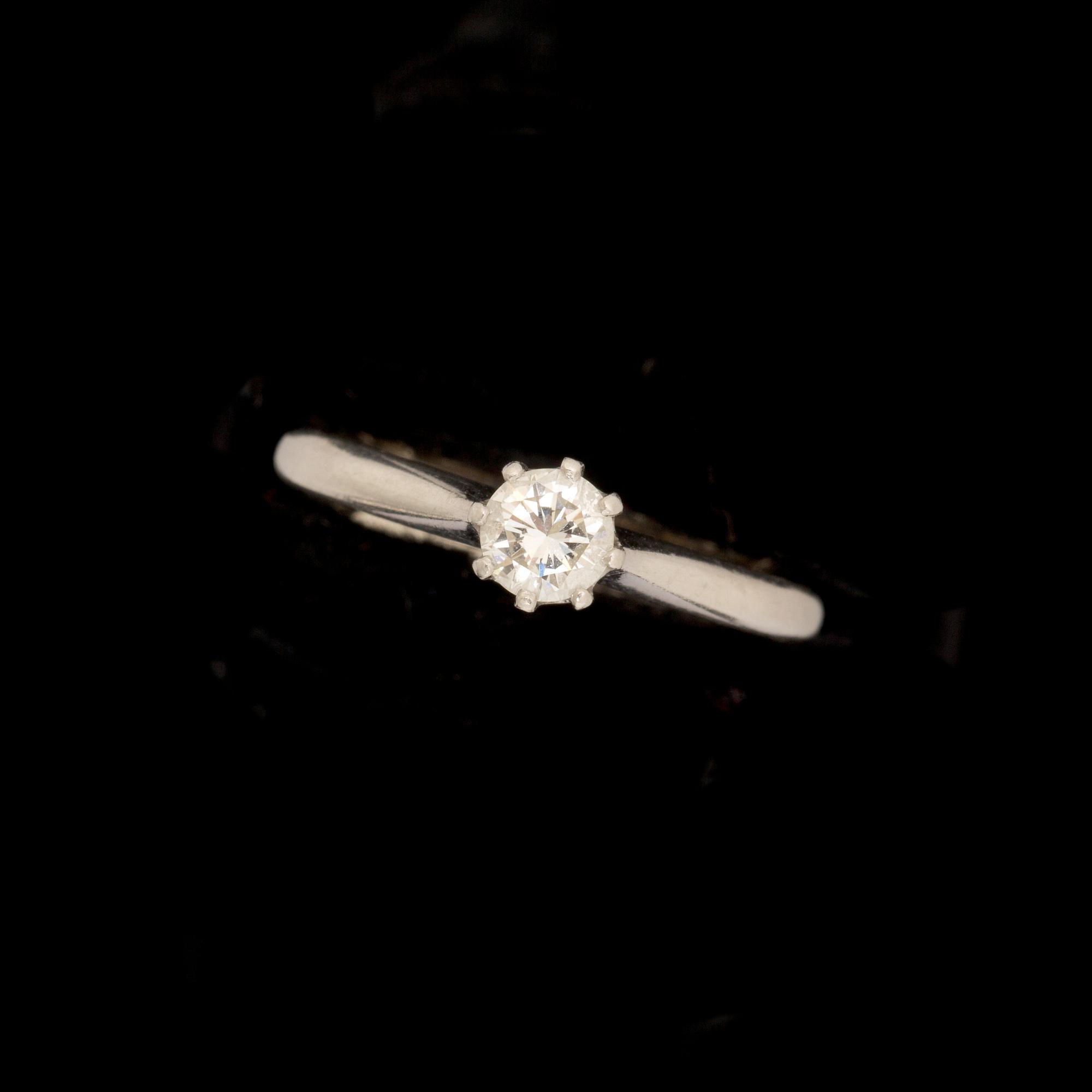RING, platina med briljantslipad diamant ca 0,33ct. Vikt ca 3 g.