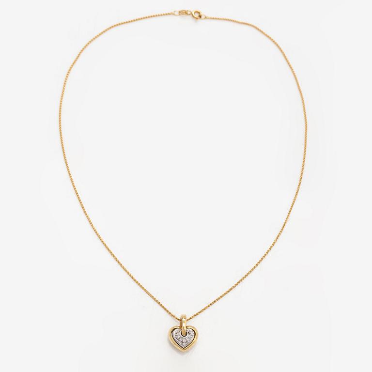 An 18K gold necklace with a heart shaped pendnat with diamonds ca. 0.09 ct in total.