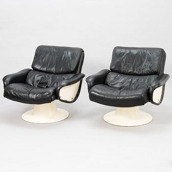 YRJÖ KUKKAPURO, A pair of 1970s 'Saturnus' armchairs for Haimi, Finland.