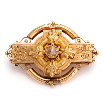 An 18K gold brooch with a half-pearl, Wilhelm Porthan, Viipuri 1887.