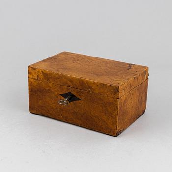 An alder veneered box by Carl Hollst, (master in Eskilstuna 1787-1830).