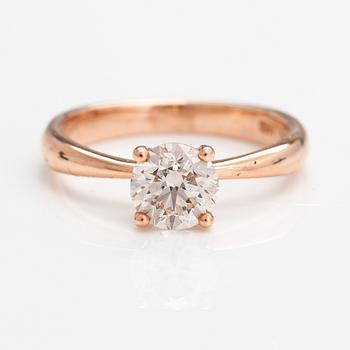 A 14K rose gold ring with a ca. 0.87 ct light brown diamond.