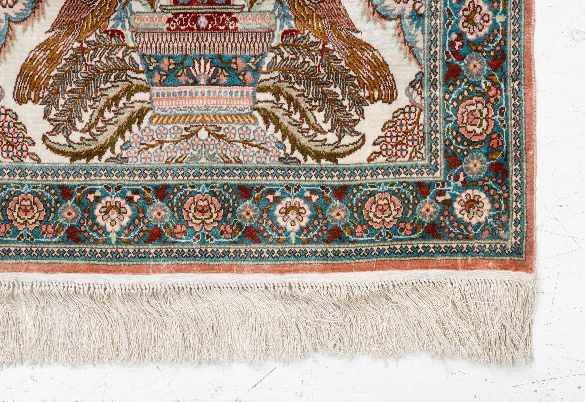 Matta, silke,  ca 125 x 61 cm.