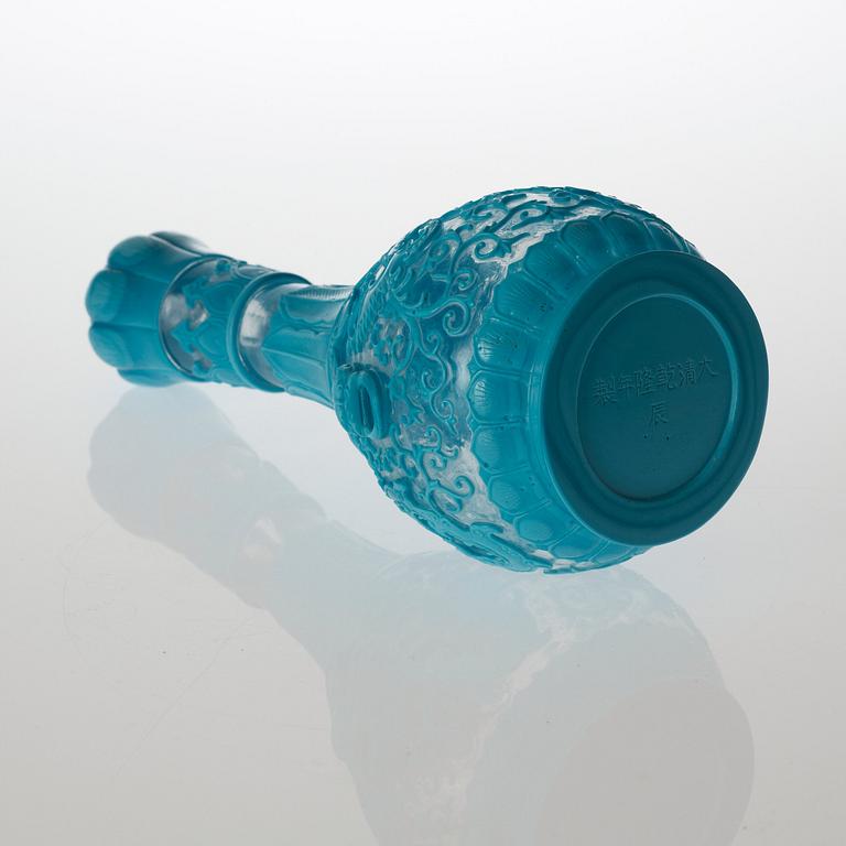 A Chinese turkoise Peking glass vase, inscription to base.