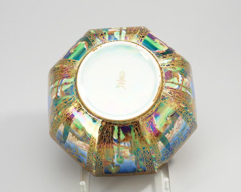 A Daisy Makeig Jones 'Fairyland lustre' porcelaine bowl by Wedgwood, England 1920's-30's.