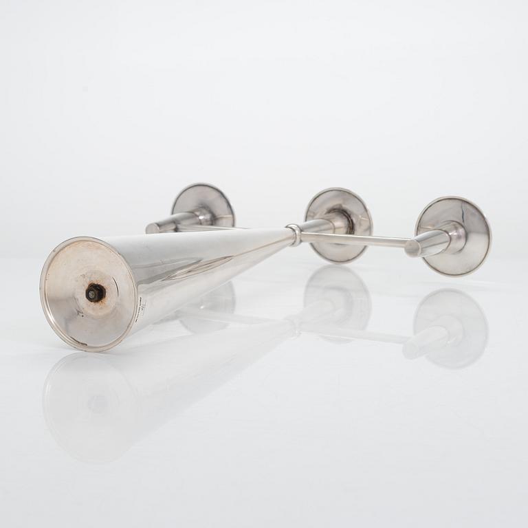 Tapio Wirkkala, kandelaber, silver, Kultakeskus, Tavastehus 1961. Höjd 33 cm.