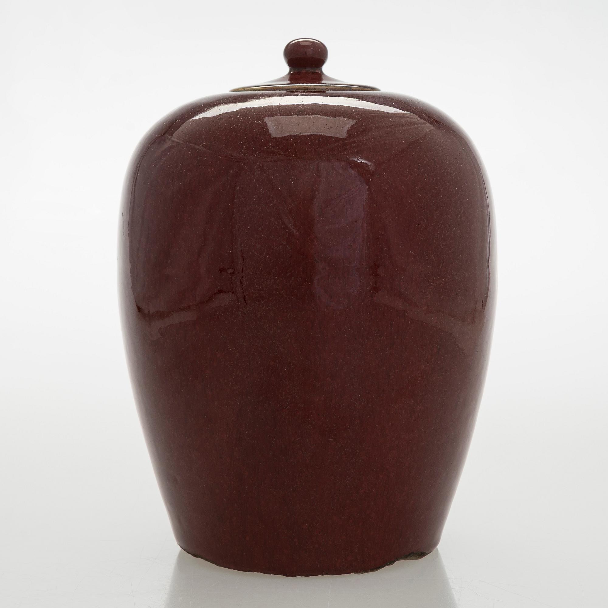 Urna med lock, keramik, Kina, Qingdynastin, 1900-tal.