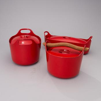 A set of three enamelled cast iron cooking pots, manufactured by Rosenlew.