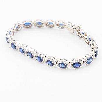 Bracelet 18K white gold with oval faceted sapphires and round brilliant-cut diamonds.