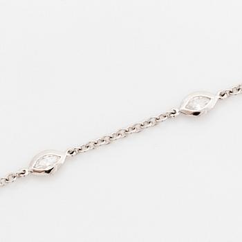 Collier 18K vitguld med markisformade briljantslipade diamanter.
