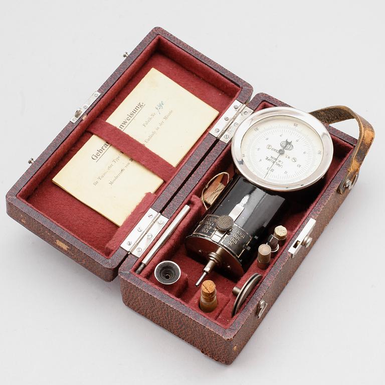 TACHOMETER, metall, 1900-talets första hälft.