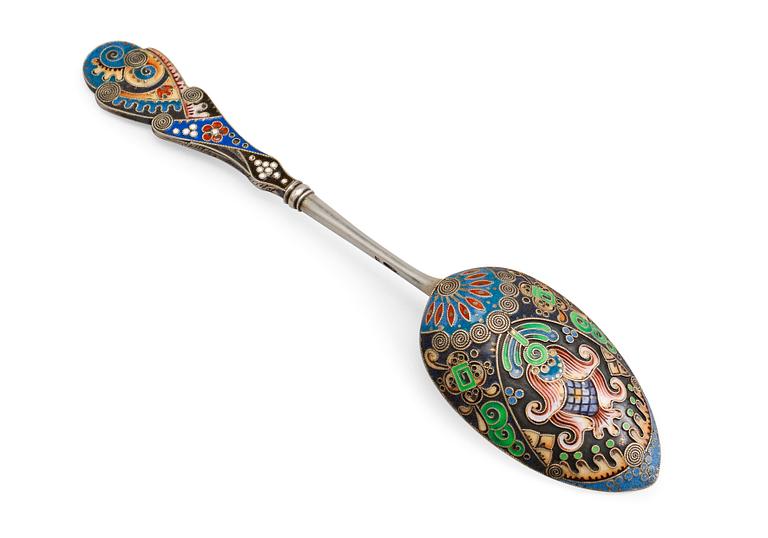 A SPOON, 88 silver, cloisonné enamelling. Feodor Rückert, Moscow 1908-17.