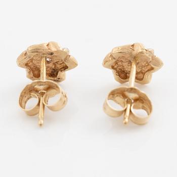 Earrings, 14K gold with small brilliant-cut diamonds.