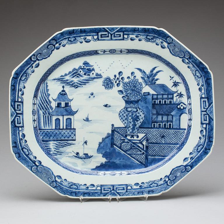 STEKFAT, porslin, Kina, Qianlong, 1700-tal.