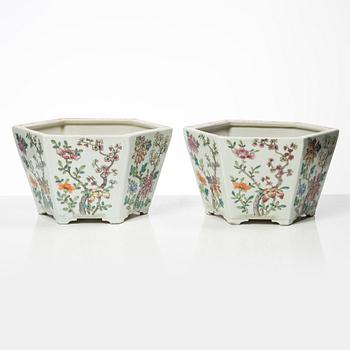 Ytterfoder, ett par, porslin, Kina, modern tillverkning.