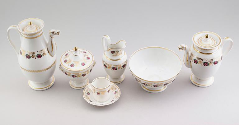 KAFFESERVIS, 16 delar, porslin senempire, 1800-talets första hälft.