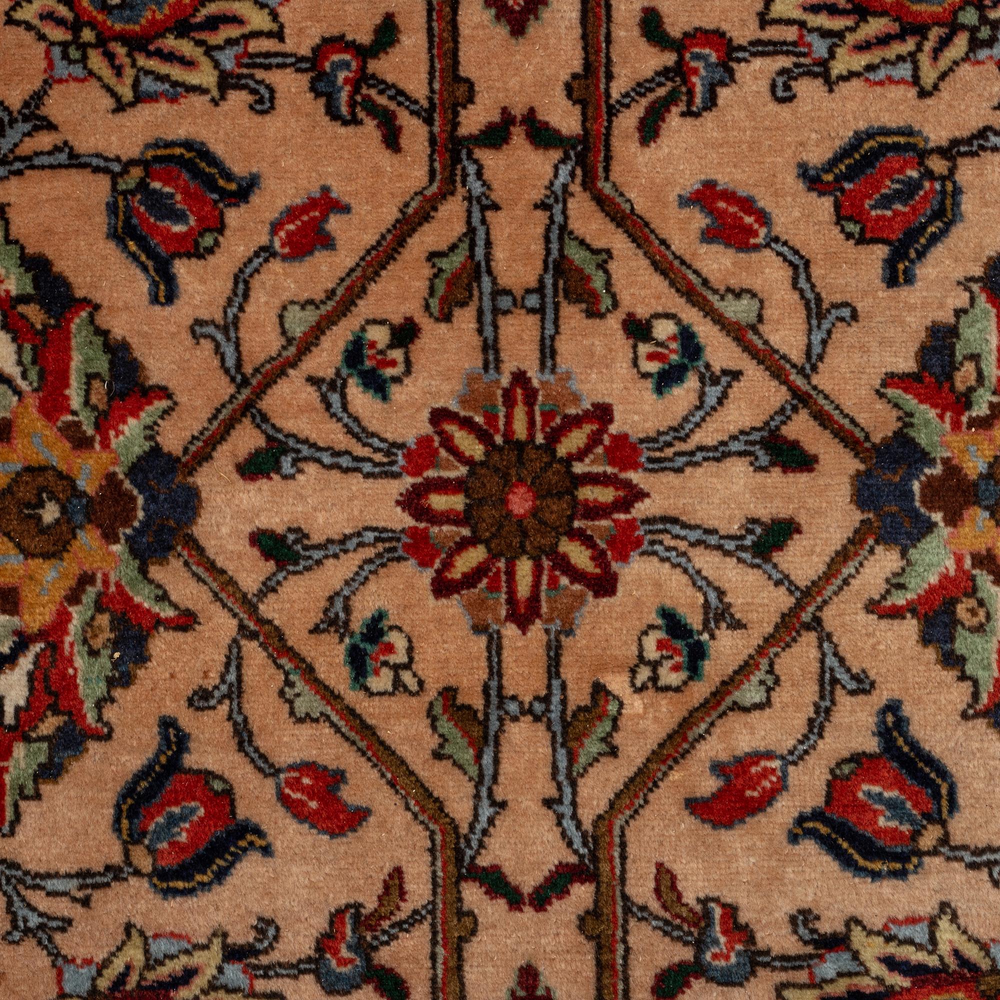A CARPET, Old Tabriz, ca 328,5 x 239 cm.