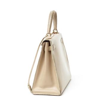 A 1960s handbag "Kelly" by Hermès.