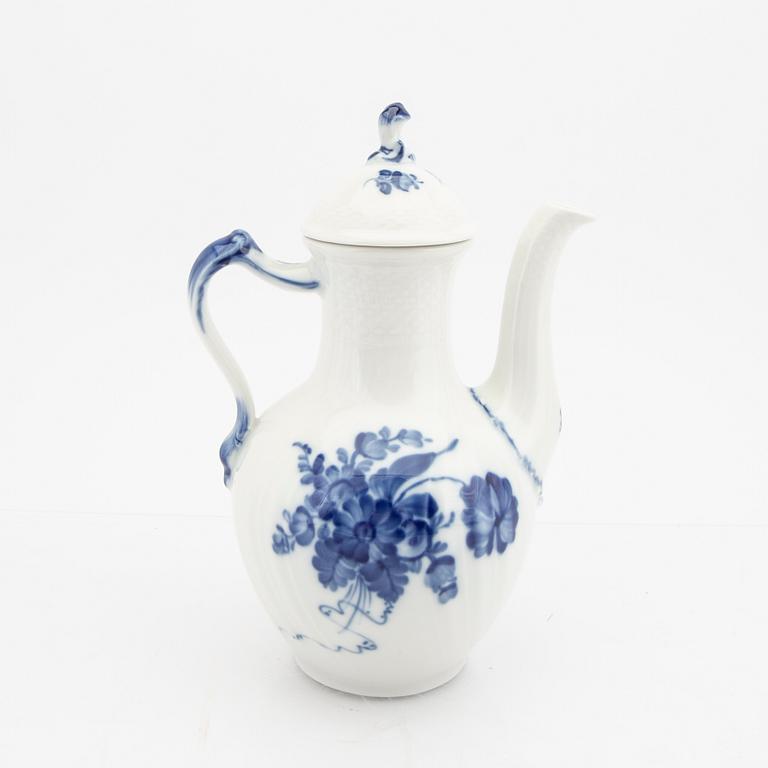 Service 68 dlr "Blå Blomst" Royal Copenhagen Denmark porcelain 1967-1991.