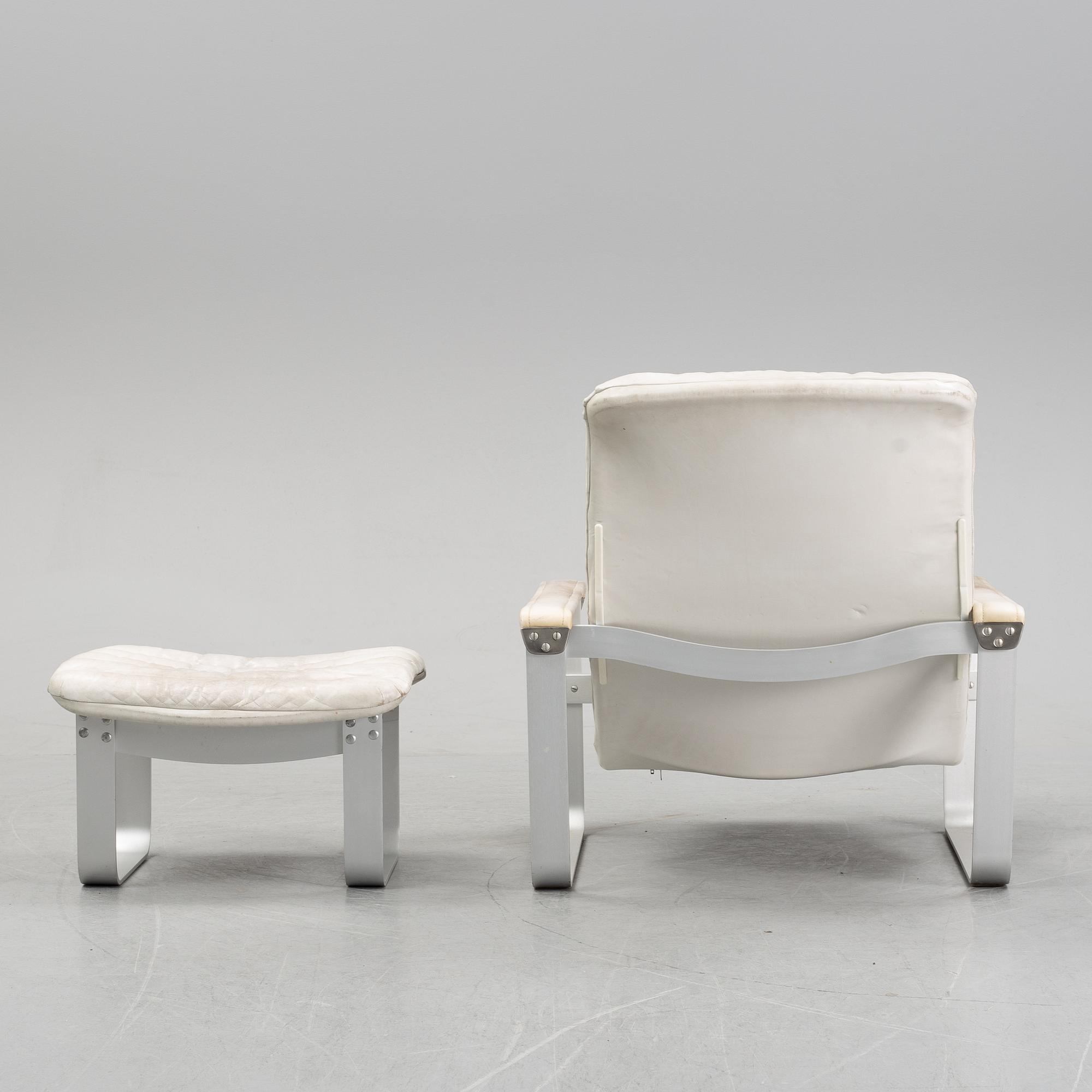 Ilmari Lappalainen, a lounge chair with ottoman, model "Pulkka" for Asko, Finland. Designed in 1968.