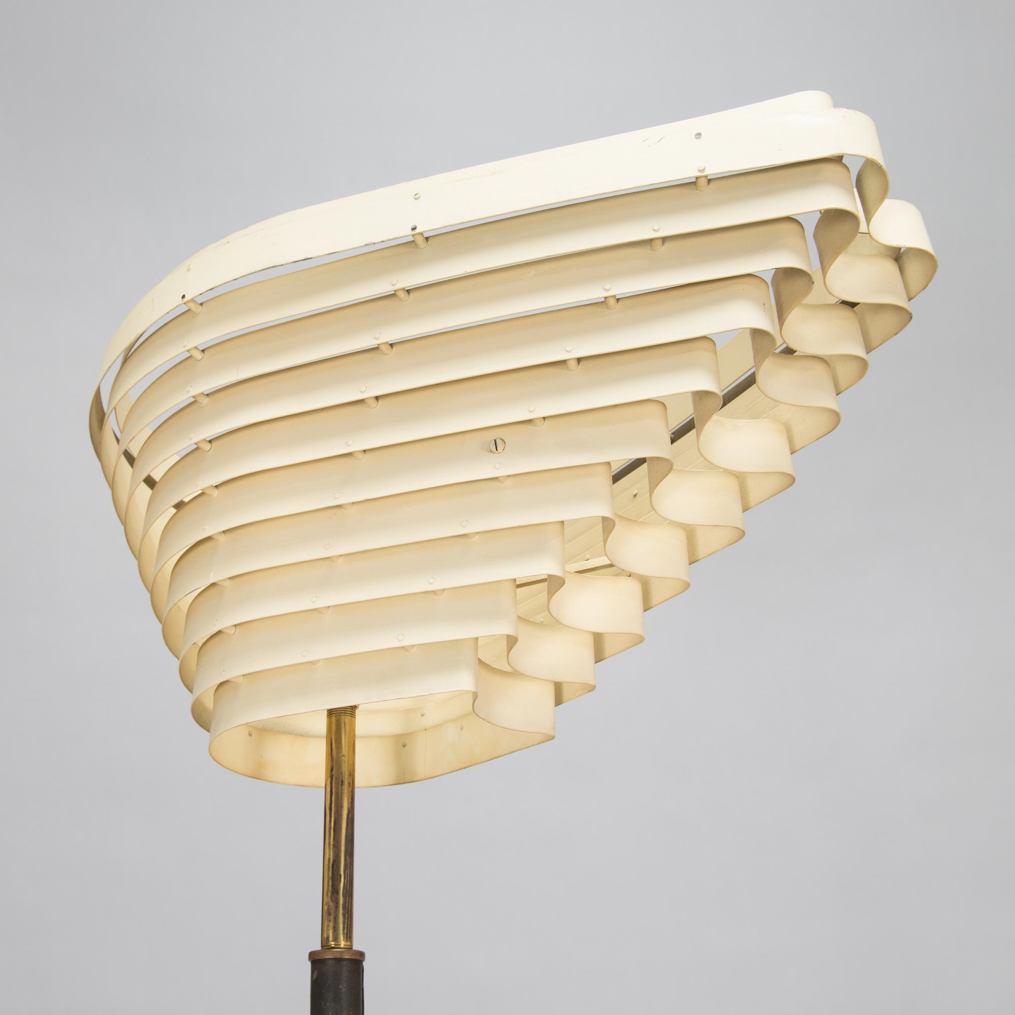 Alvar Aalto, an 'Angel's Wing' floor lamp, 805. Manufactured by Valaistustyö.