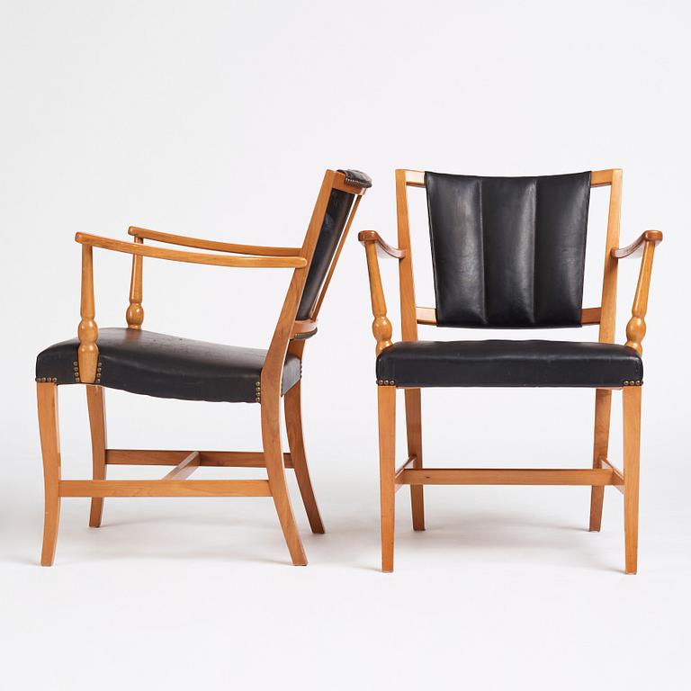 Josef Frank, fåtöljer, ett par, modell 2067, Firma Svenskt Tenn, sannolikt 1950-60-tal.