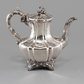 KAFFEKANNA, silver, nyrokoko, Joseph & Albert Savory, London, 1835, vikt 904 g.