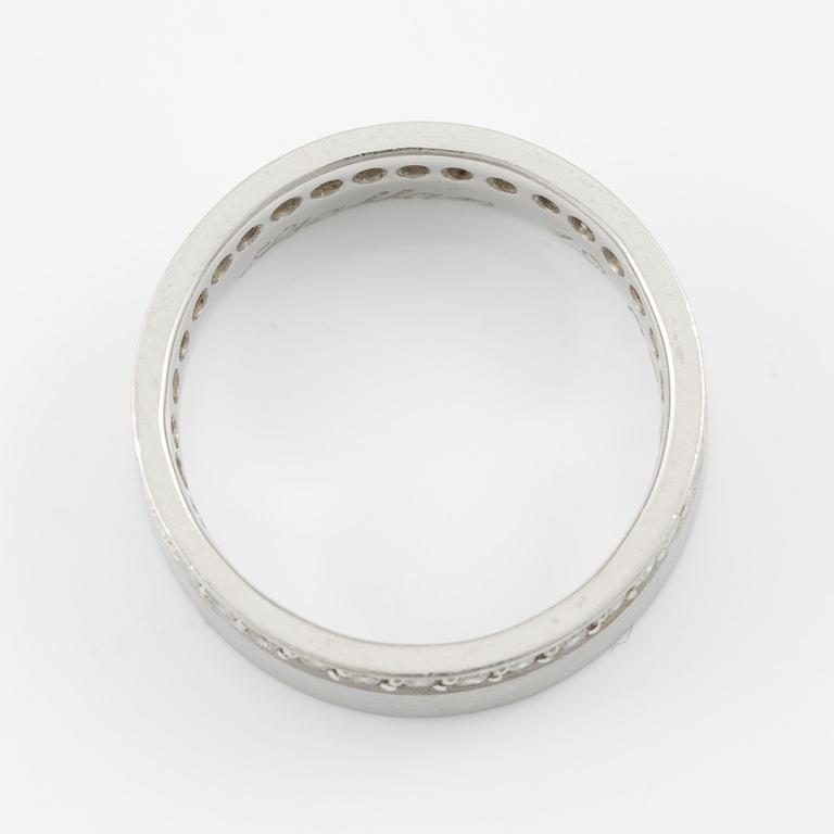 Ring, platinum with smaller brilliant-cut diamonds.