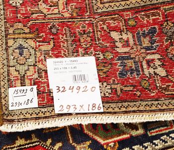 Carpet, Tabriz, approx. 293 x 186 cm.