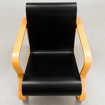 An armchair no 41, 'Paimio'.