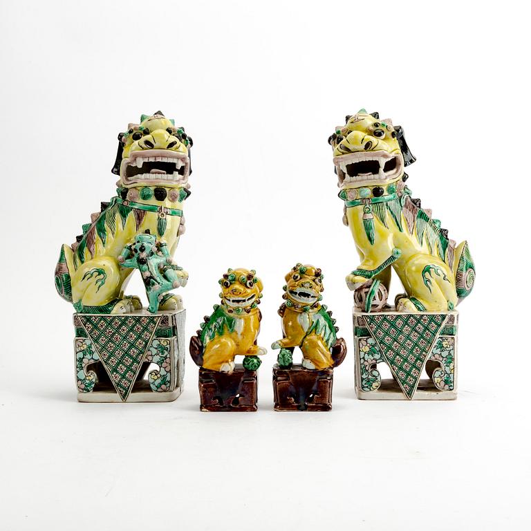 Figuriner, två par, porslin. Kina, 1900-tal.