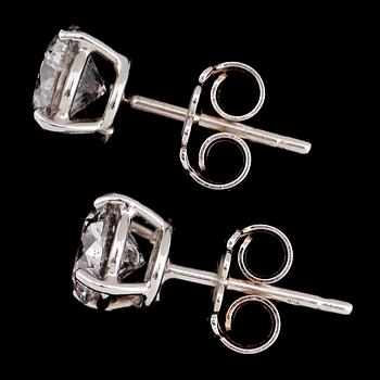 ÖRHÄNGEN, 1 par, 18 k vitguld, solitära briljantslipade diamanter tot ca 2.05 ct.