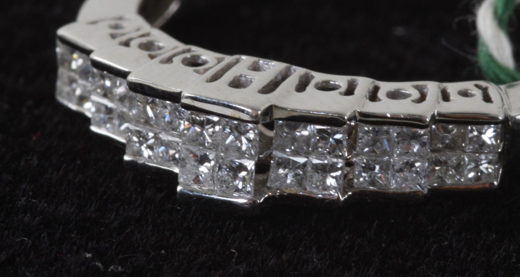 RING, 18k vitguld med 28 prinsesslipade diamanter ca 0.55 ct.