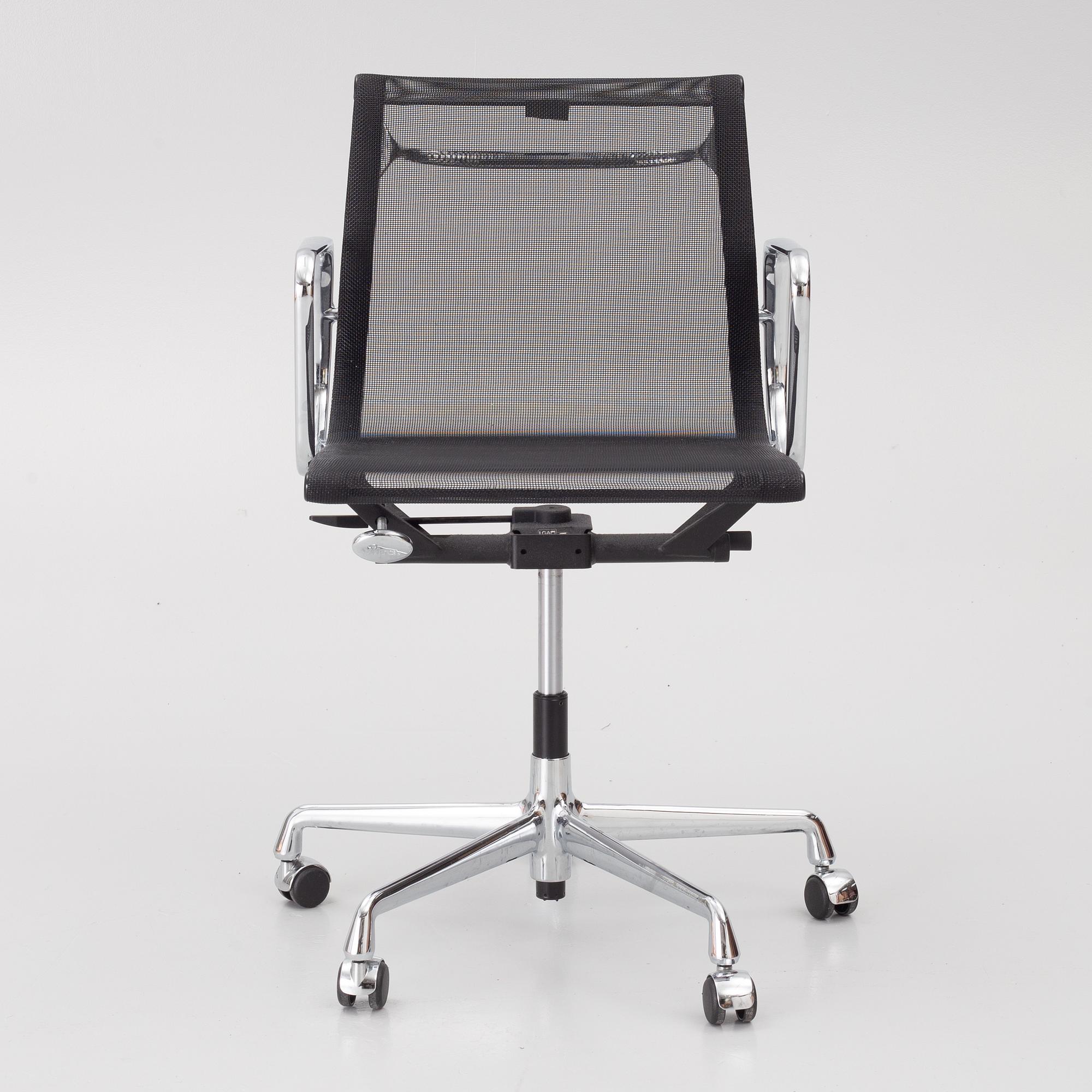Charles & Ray Eames, Armchair/office chair, EA 108, Vitra.