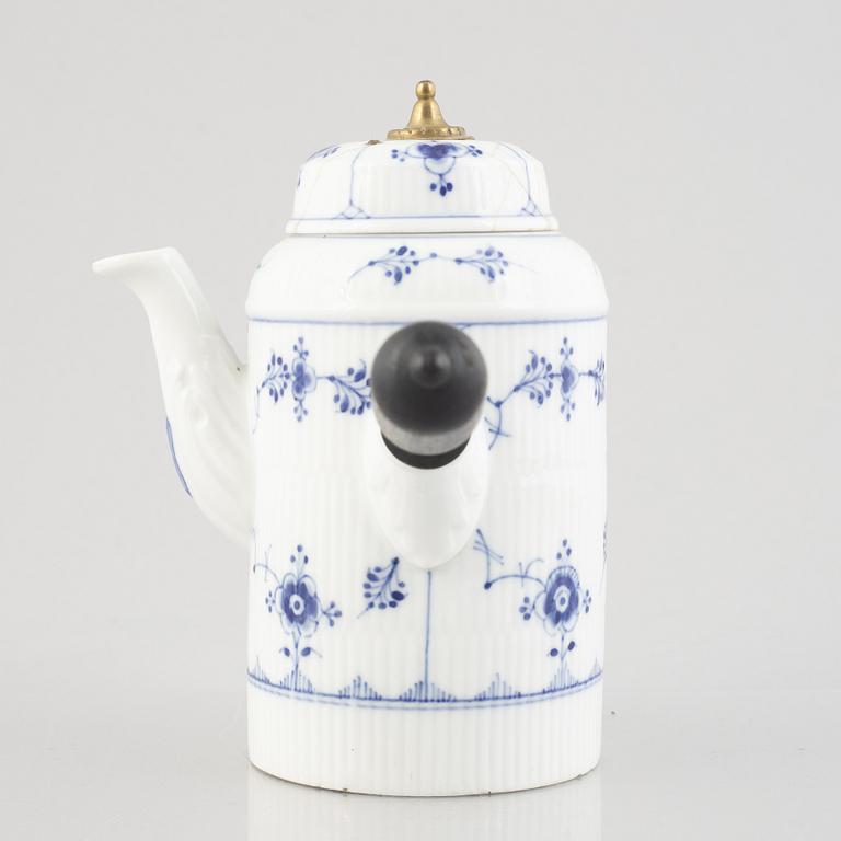 A 'Blue Fluted' / 'Musselmalet rifflet' chocolate pot, Royal Copenhagen, model 37, 1898-1923.