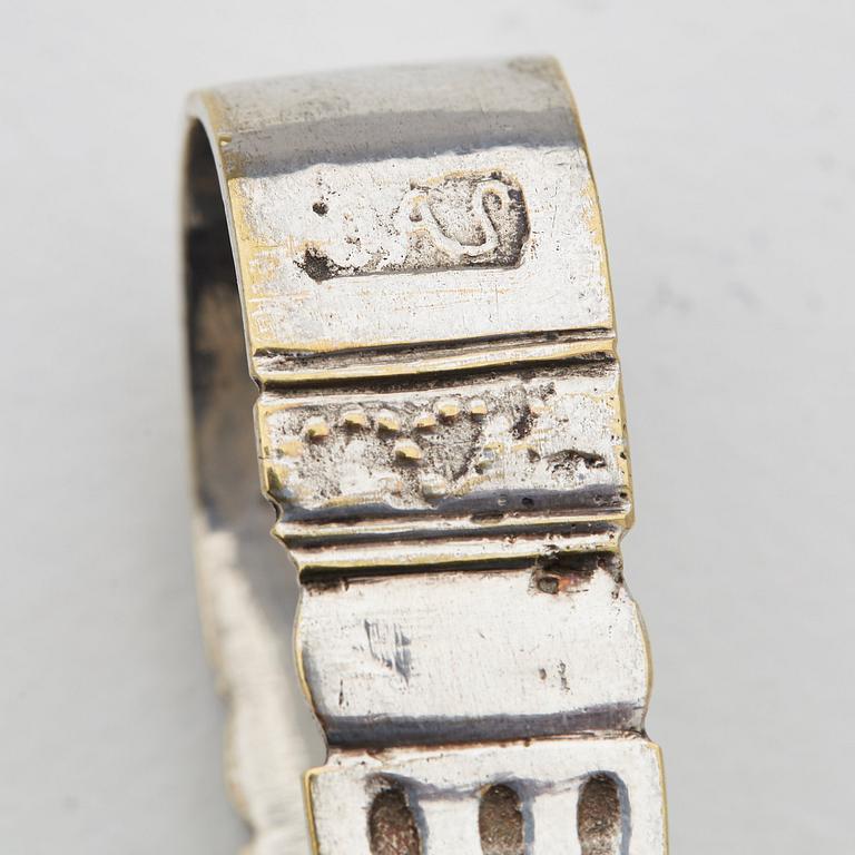 SOCKERTÄNGER, 2 st, en rokoko, en gustaviansk, 1700-talets andra hälft.