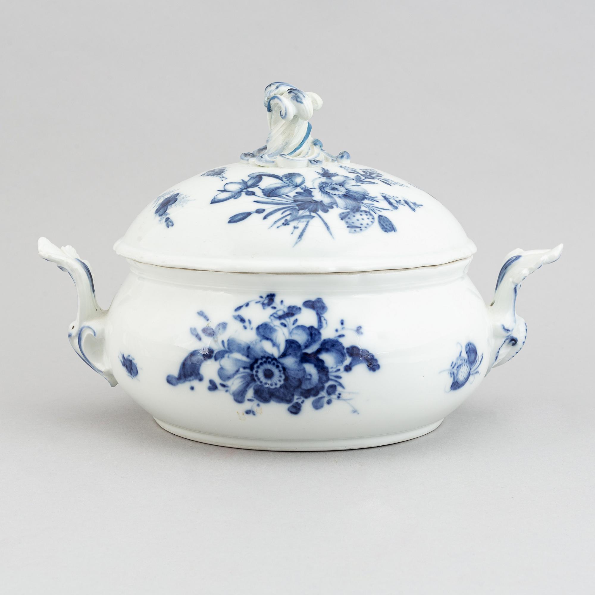 A blue and white tureen with cover, Meissen like mark, 19th century.