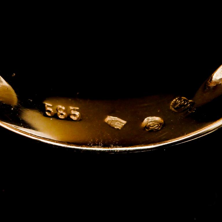 RING, 14 k guld, med briljanter tot ca 1.41 ct Top Crystal.
