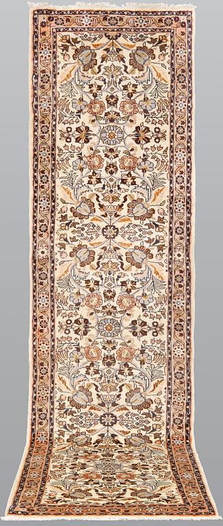 A Hamadan runner, ca 300 x 77 cm.