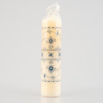 Skålar, fyra stycken, porslin, Royal Copenhagen, "Musselmalet", samt stearinljus, 1893-1900 och senare.