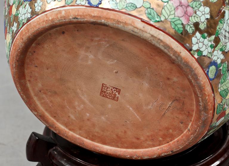 FISKBASSÄNG, porslin, Kanton, 2000-tal.